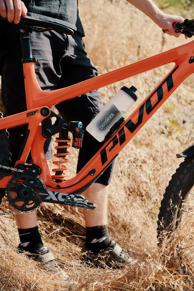 fidlock 09669(CLR) 20125455 TWIST Bottle 600 + Bike Base (8).jpg