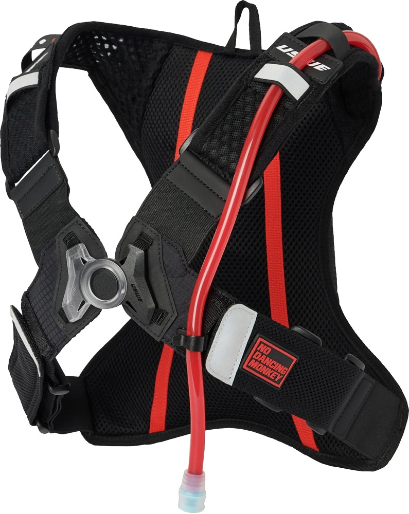 202076001-Outlander-2L-Hydration-Pack-Trinkrucksack(2).jpg