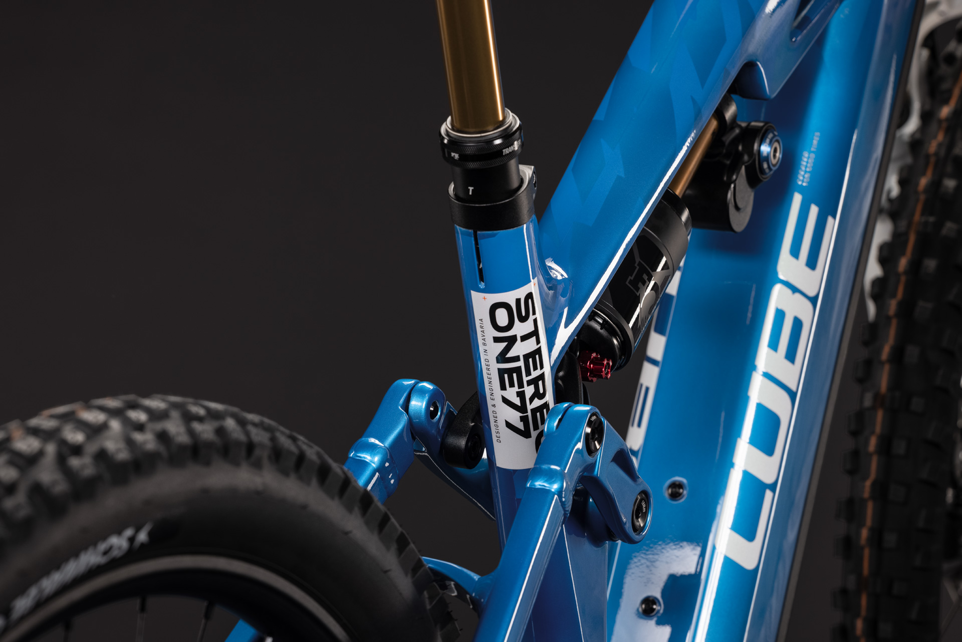Stereo Hybrid ONE77 HPC AT 800 actionteam