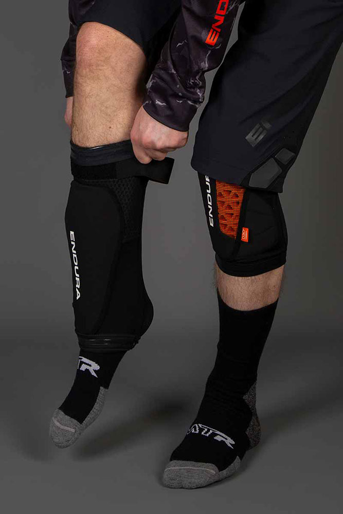 Endura_MT500LiteD30_R-E1196BK_Knieprotektor (5).jpg