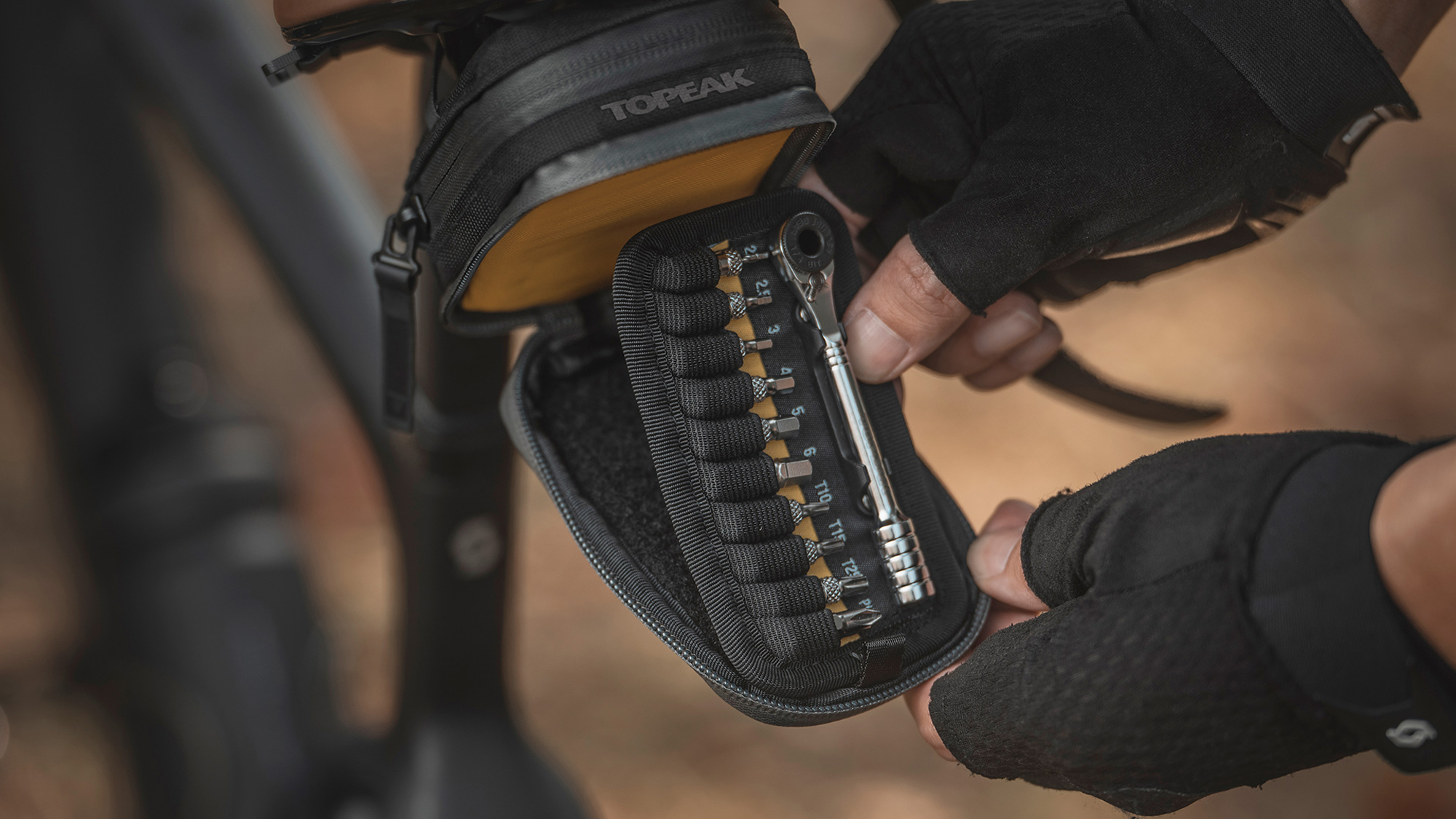 Topeak TC2327B 20130662 Elementa Gearbag Satteltsche mit Werkzeugset  (9).jpg