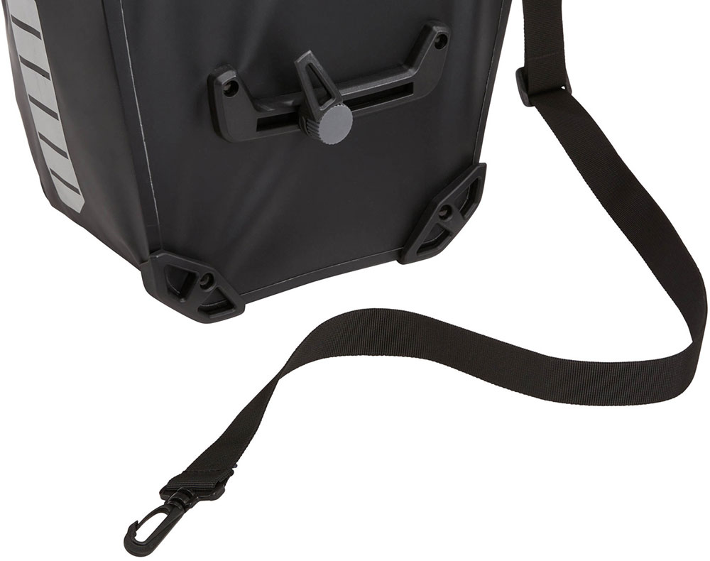 Thule-Pack-'n'-Pedal-Shield-Pannier-Large-3204210-(5).jpg