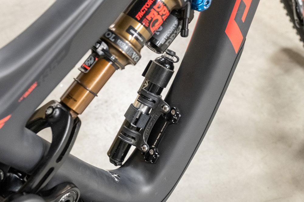 Wolf-Tooth-B-RAD-Bottle-Shift-Adapter-(5).jpg