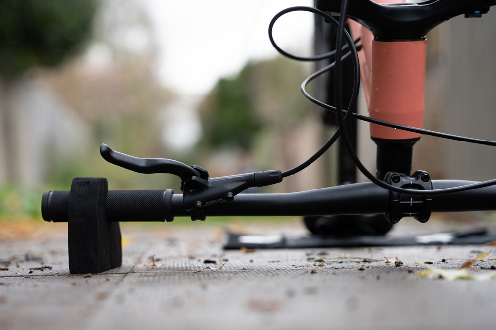 hiplok 20126904 FLIPSTAND - Mini-Fahrradständer mit Unterlage  (4).jpg