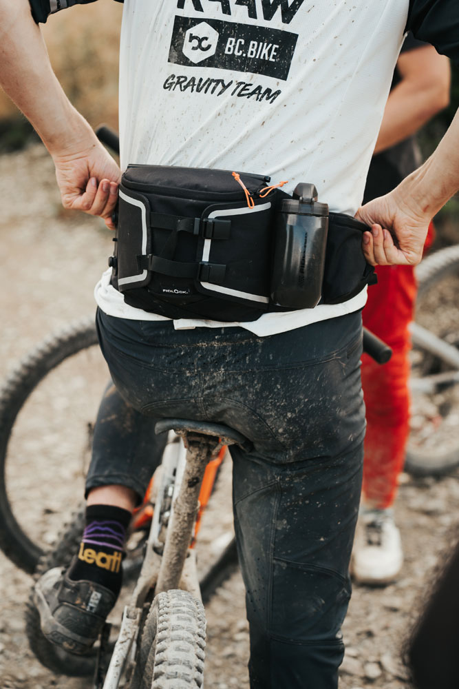 fidlock HB-20001-00001(BLK) 20136158 Hip Belt Double + bottle 450 - Hüfttasche  (29).jpg