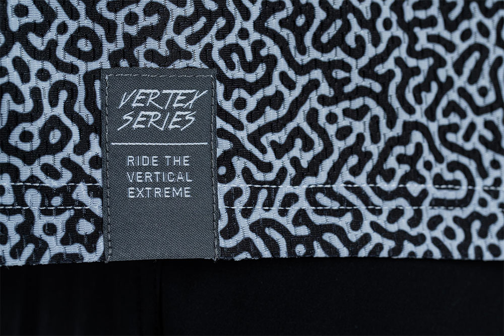 Cube_Vertex-Rundhals-MTB-Langarmtrikot_12297_ (1).jpg
