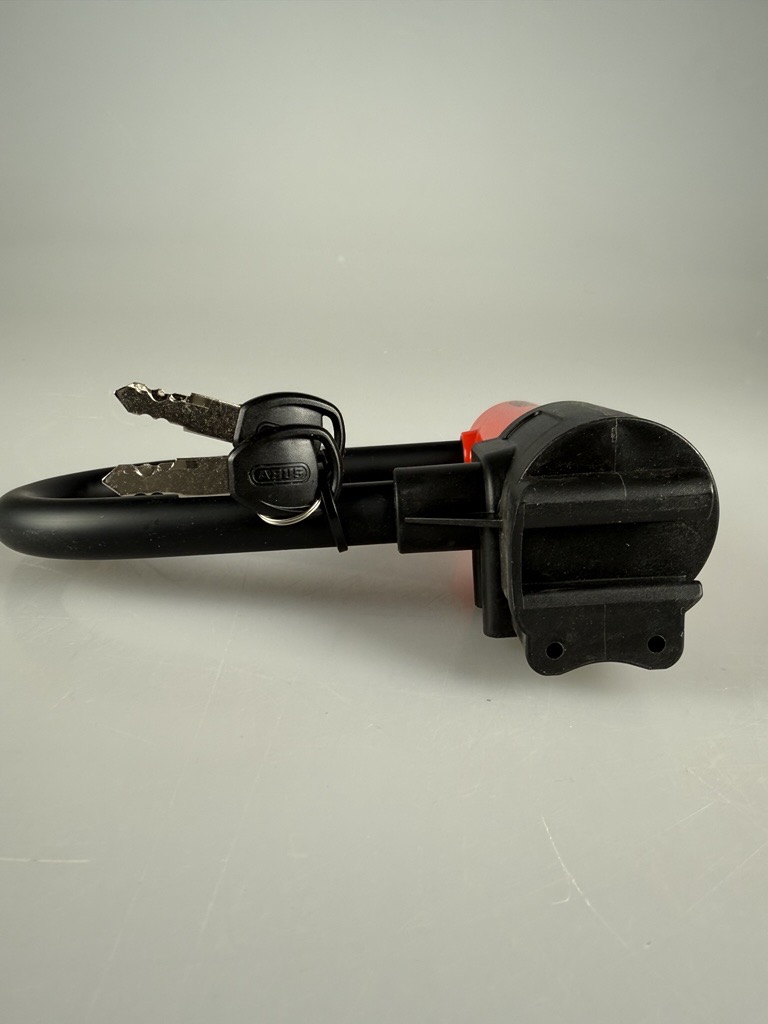 PRODUIT DE SECOND CHOIX / Cadenas à arceau Ultimate 420K/150HB140 avec support USH